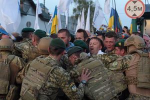 У будь-якій нормальній країні проривальники кордону вже сиділи би в автозаках. Але у нас тут Україна