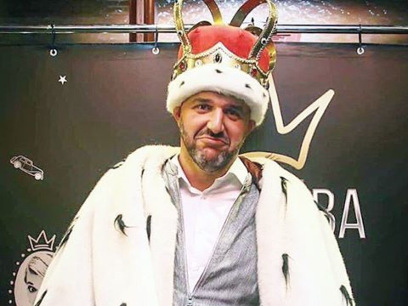 Виторган показал обнаженную грудь