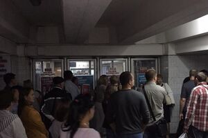 Станции "Тараса Шевченко" и "Петровка" временно прекратили работу