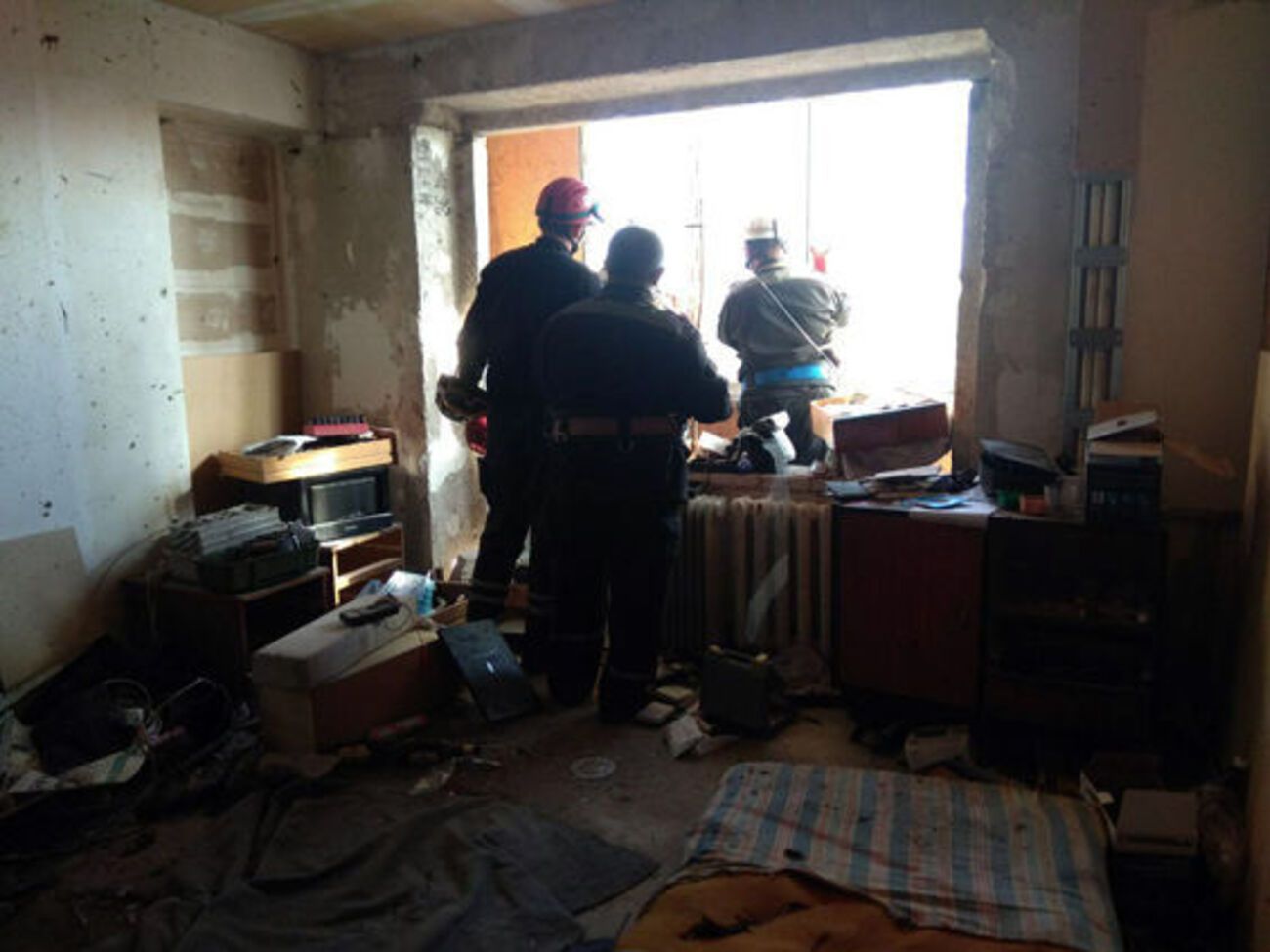 В результате взрыва в Мариуполе в квартире выбиты окна