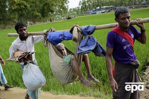 Мусульмани-рохінджа втікають із М'янми в Бангладеш