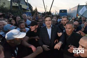 Украинские власти могут решить арестовать Саакашвили, так как его паспорт аннулирован, отмечает Reuters