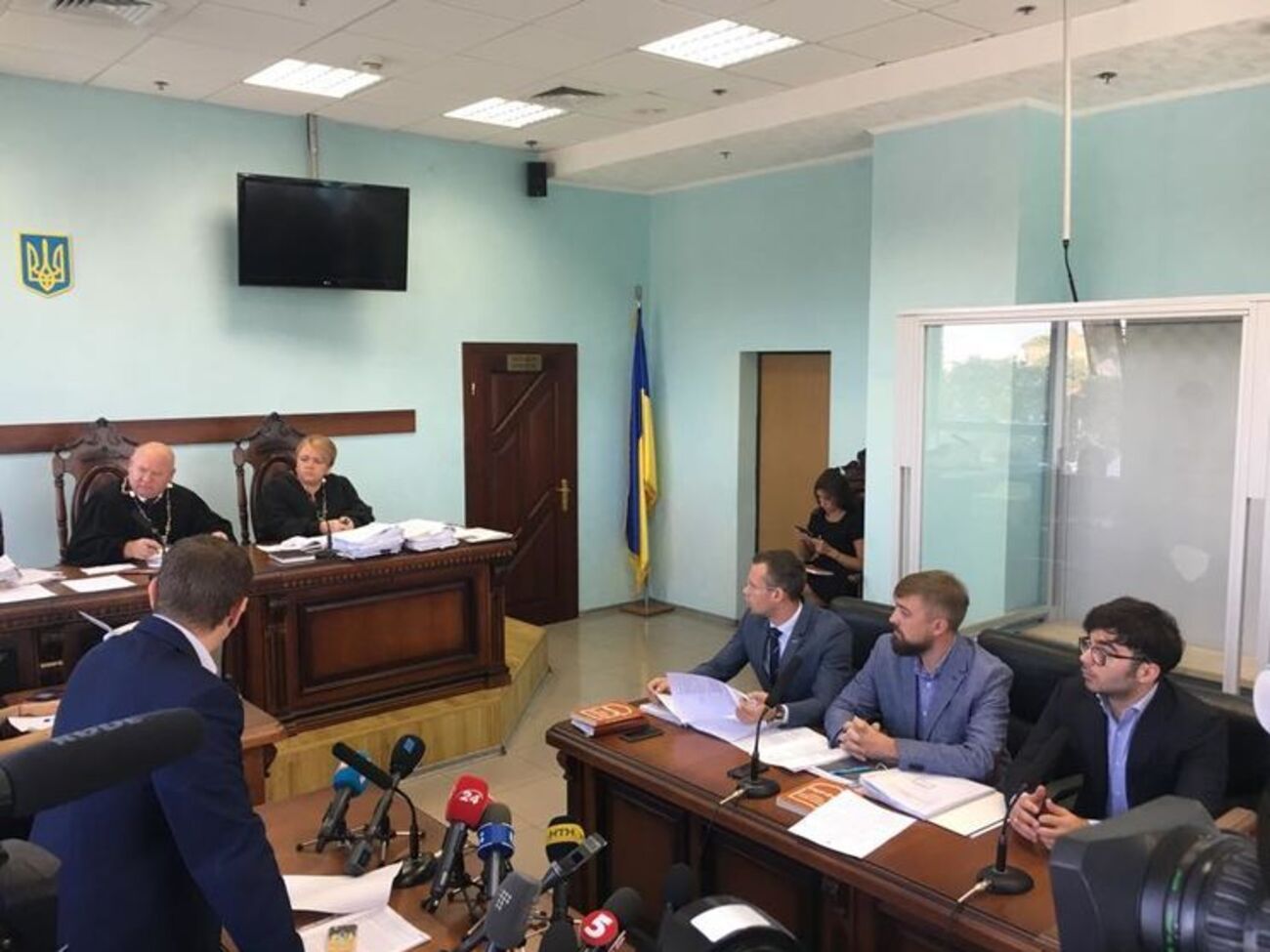 Сыну нардепа (крайний справа) запретили на два месяца управлять авто