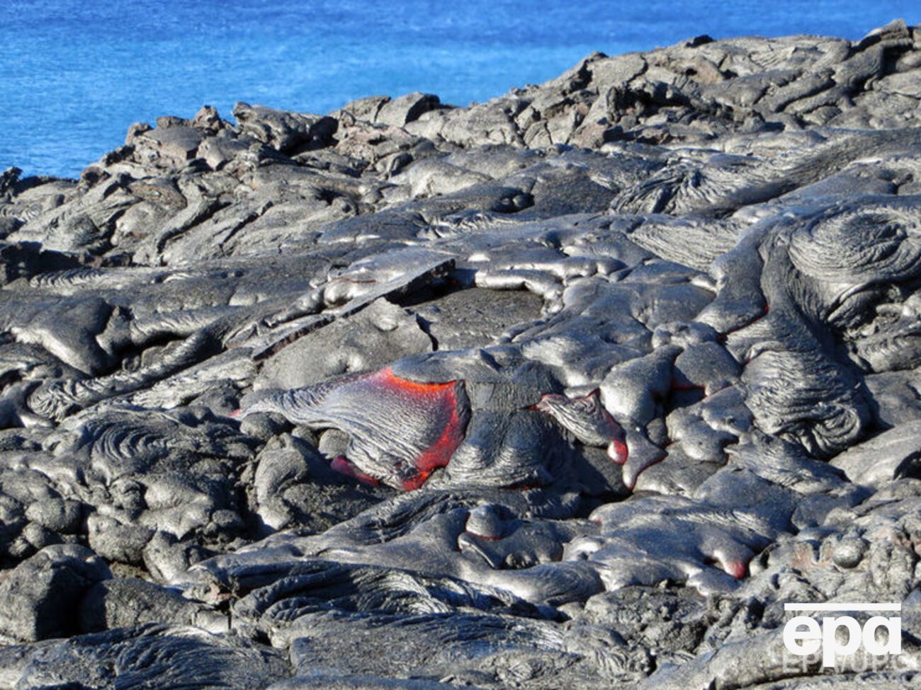 Вулкан начал извергаться 7 сентября