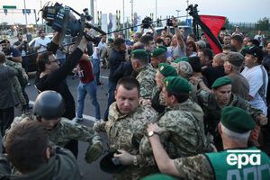 Среди лиц, в отношении которых составлены административные материалы, – четыре представителя СМИ и 10 иностранных граждан