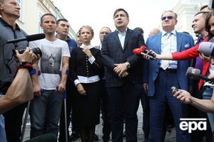 Дерев'янко (другий зліва), Добродомов (перший зліва в задньому ряду) і Власенко (третій зліва в задньому ряду) супроводжували екс-президента Грузії Михайла Саакашвілі 10 вересня