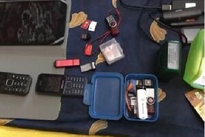 В ходе обысков сотрудники СБУ изъяли компьютерную технику и мобильные телефоны, предоставленные якобы представителями российских спецслужб для передачи разведывательных данных