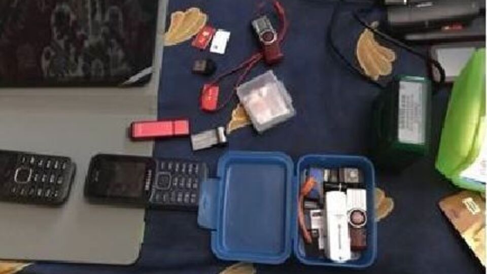 В ходе обысков сотрудники СБУ изъяли компьютерную технику и мобильные телефоны, предоставленные якобы представителями российских спецслужб для передачи разведывательных данных