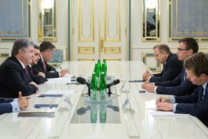 Порошенко поблагодарил Миксера за "важную" гуманитарную и техническую помощь Украине со стороны Эстонии