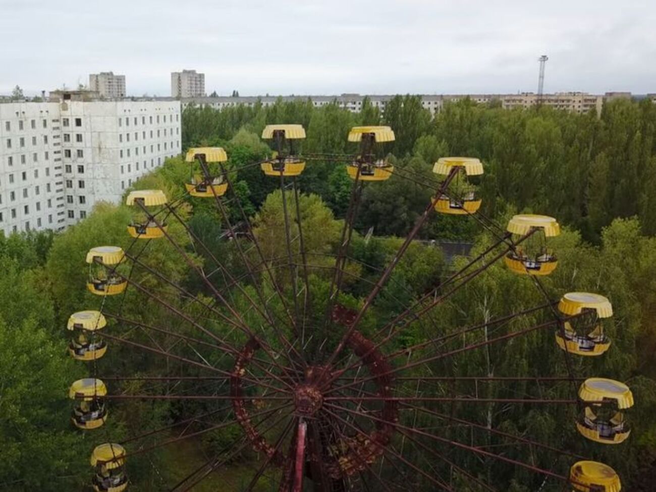 Туристи запустили колесо огляду