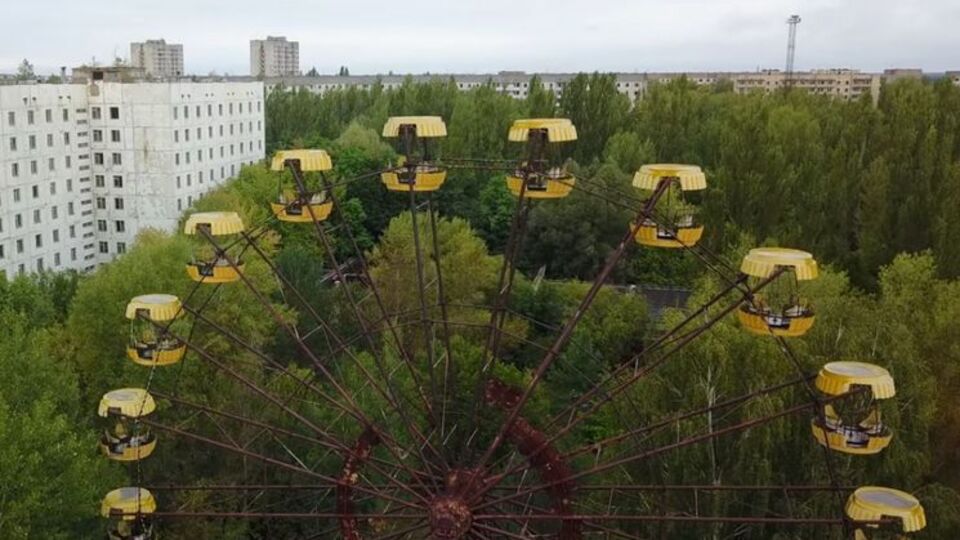 Туристы запустили колесо обозрения