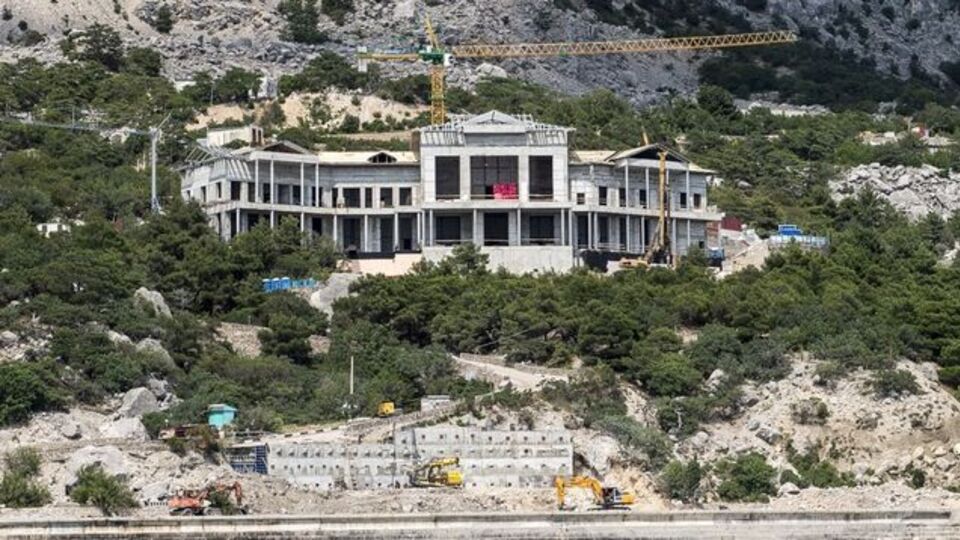Главное здание резиденции в Крыму практически достроили