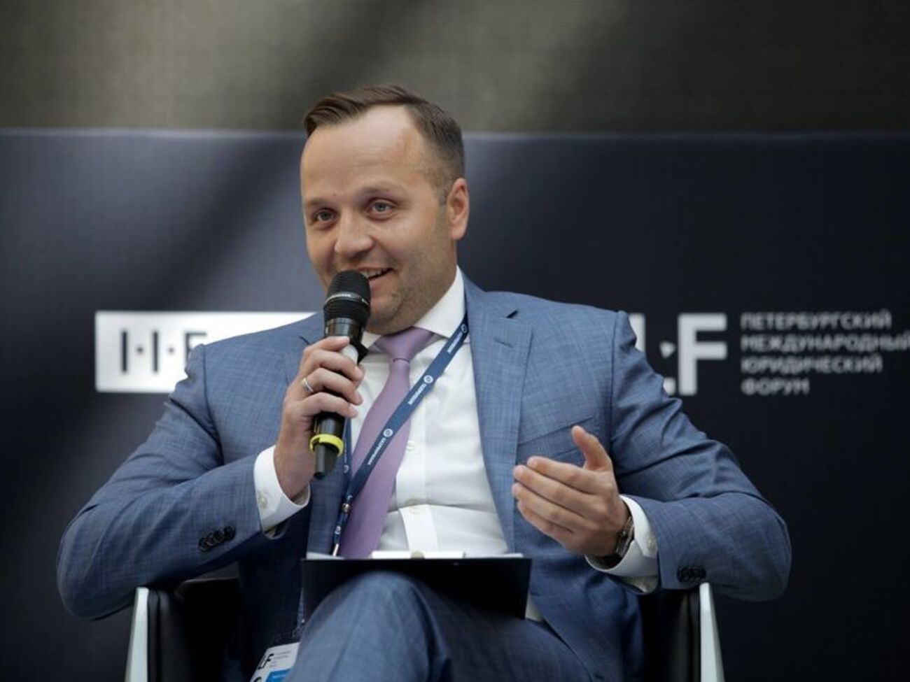 Костянтин Добринін: Я лише двічі в житті ходив з охороною. І обидва рази мені це дуже не подобалося і дратувало