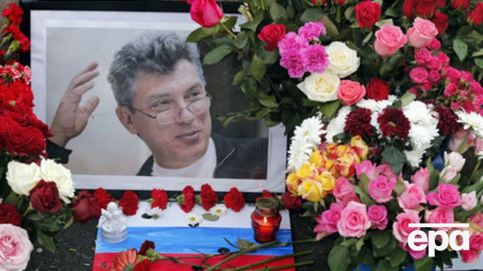 Власти Москвы предлагают убрать табличку памяти Немцова с фасада здания