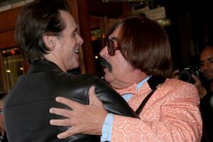 Керри поцеловал актера в образе Тони Клифтона