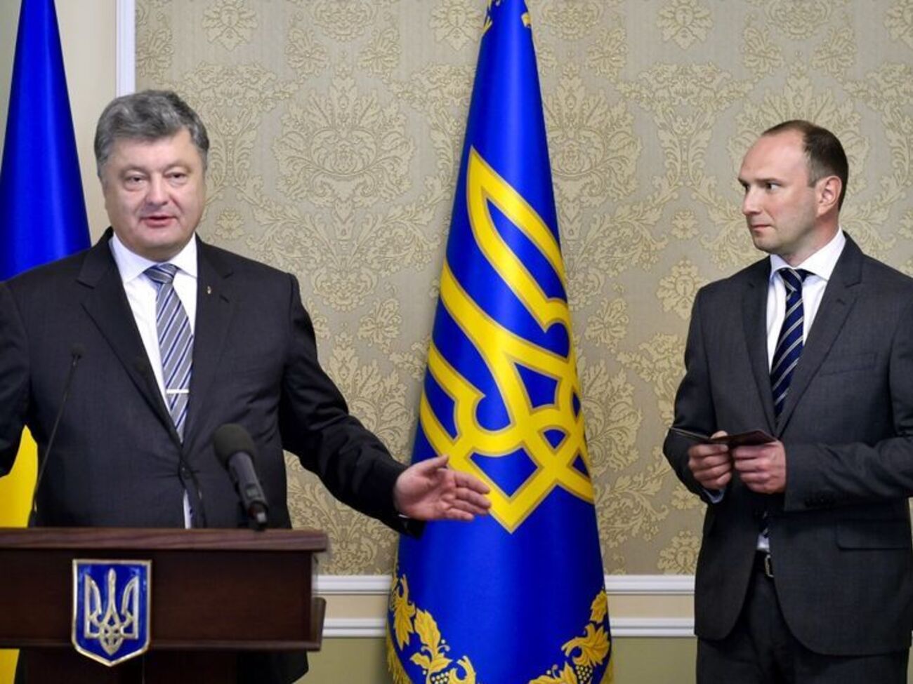Порошенко відрекомендув Божка колективу