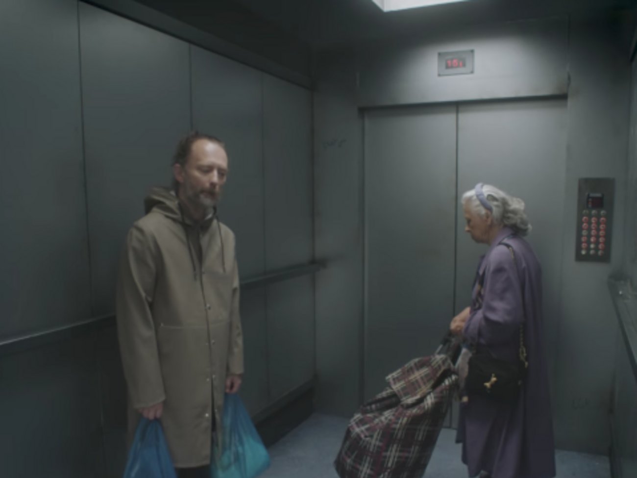 Действие клипа Radiohead происходит в лифте