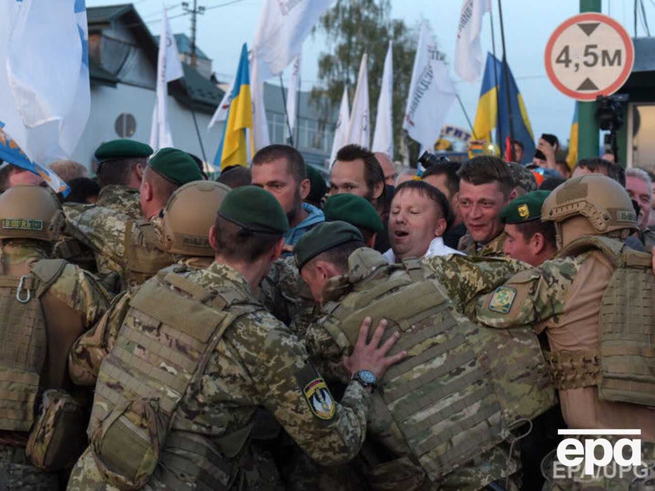 10 вересня під час перетину українсько-польського кордону Саакашвілі 13 поліцейських і дев'ятеро прикордонників дістали тілесні ушкодження різного ступеня тяжкості