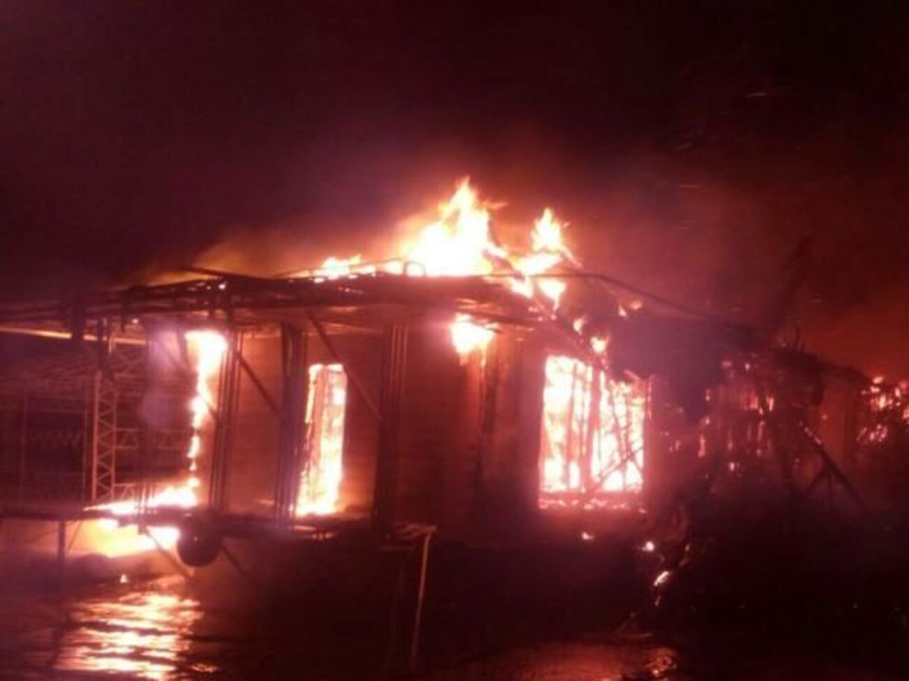 Надстройка полностью сгорела