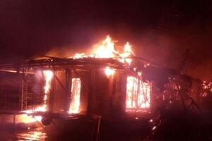 Надстройка полностью сгорела