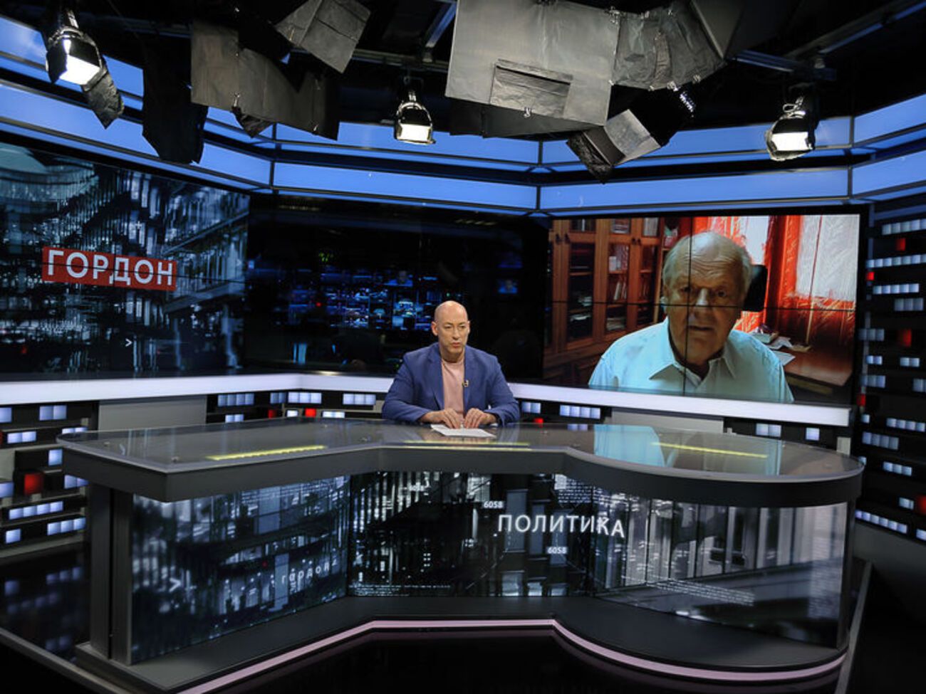 Шушкевич: У нас гідні література, мистецтво. Але до чого тут Лукашенко? Він шкодить цьому, швидше