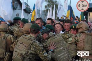 Під час перетину українсько-польського кордону Саакашвілі і його прихильниками 13 поліцейських і дев'ять прикордонників дістали тілесні ушкодження