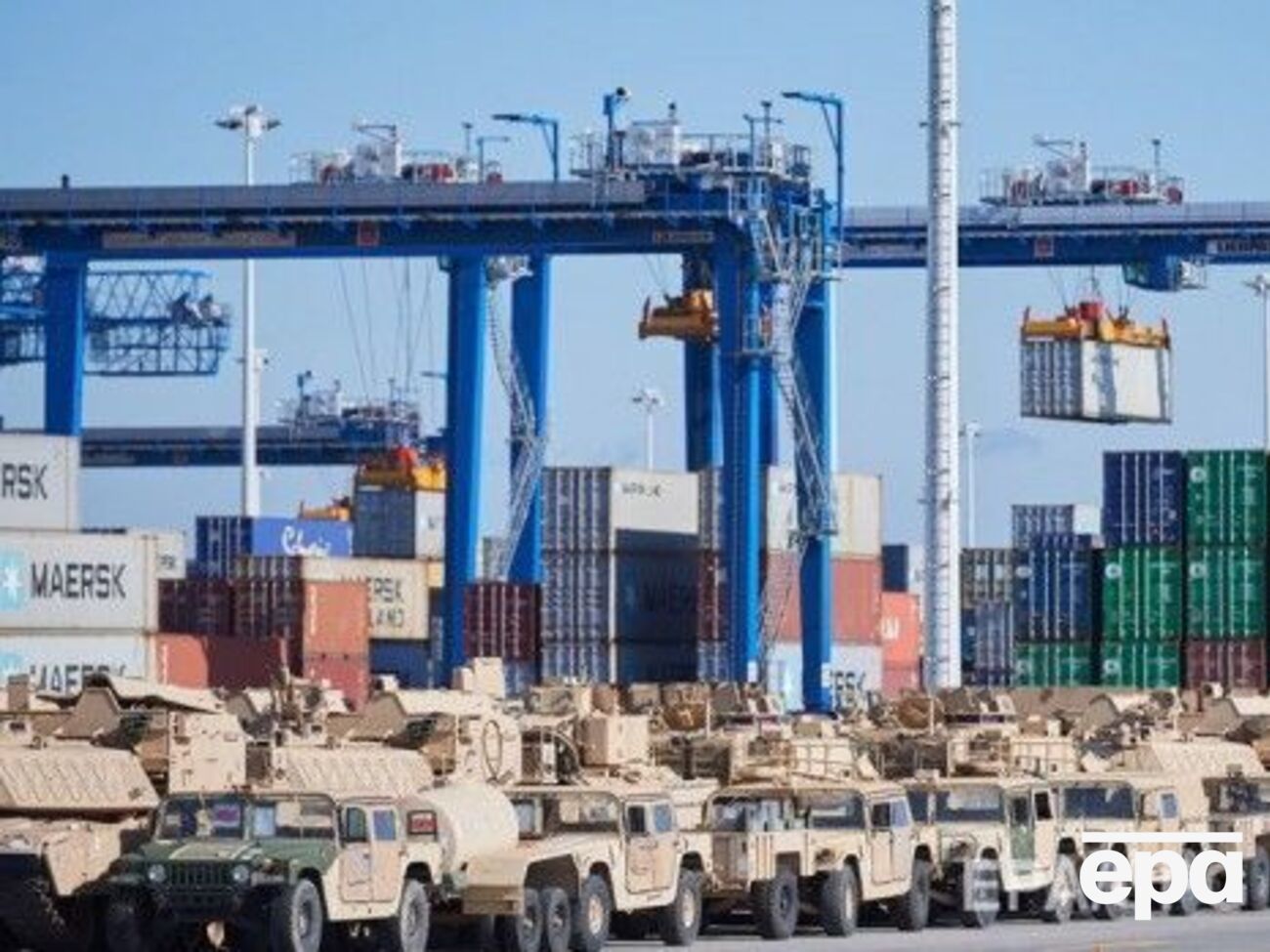 В Польшу из США доставили&nbsp;танки Abrams, гусеничные платформы Bradley и самоходные гаубицы