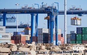 В Польшу из США доставили танки Abrams, гусеничные платформы Bradley и самоходные гаубицы