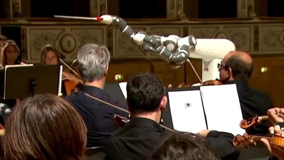 Робота назвали YuMi