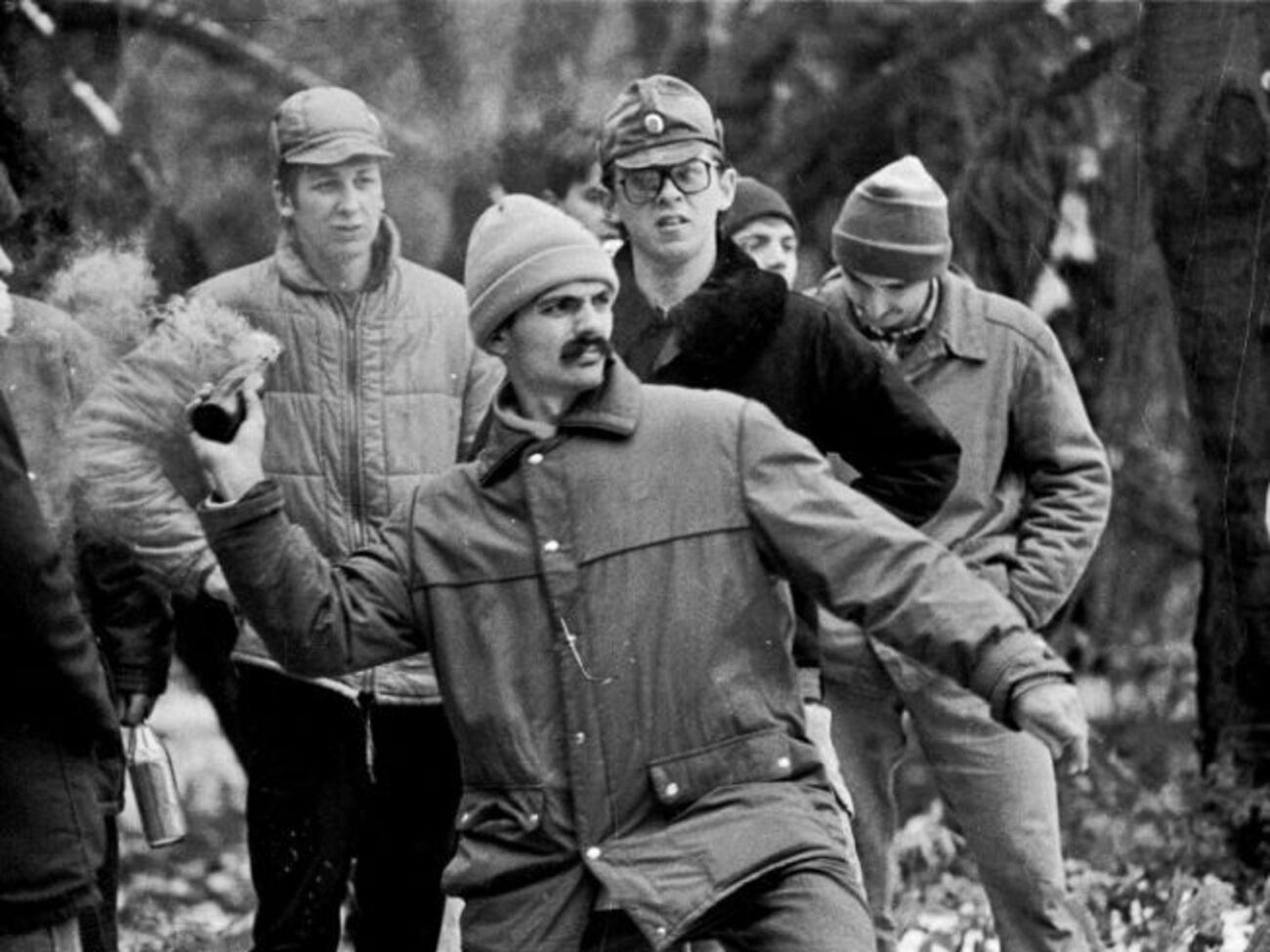 Дмитро Корчинський (із пляшкою) і В'ячеслав Артеменко (в окулярах)