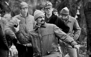 Дмитро Корчинський (із пляшкою) і В'ячеслав Артеменко (в окулярах)