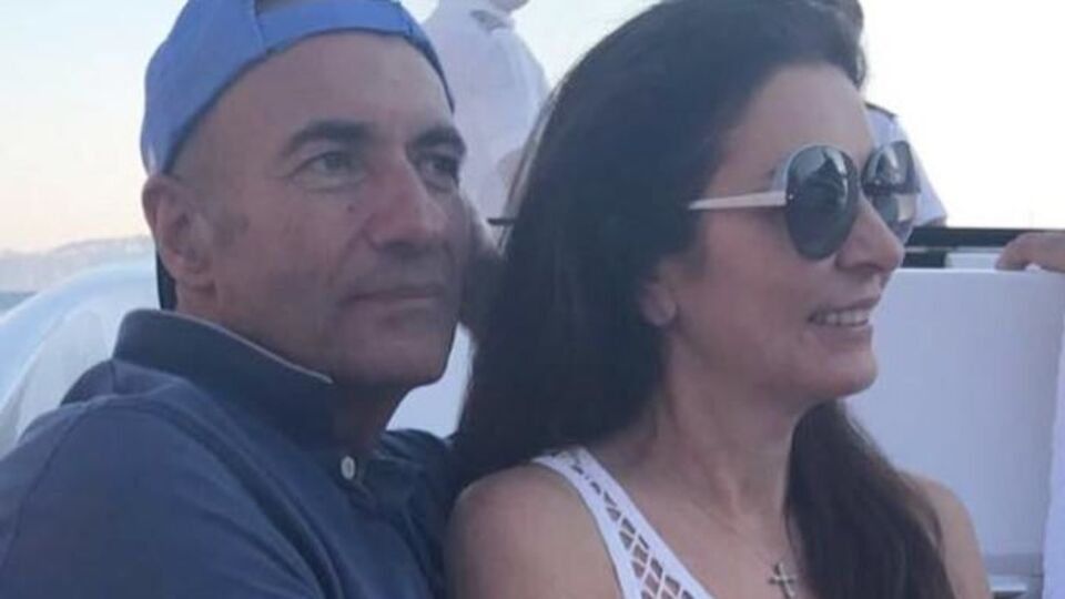 Дружина Крутого вибрала шорти для світського заходу