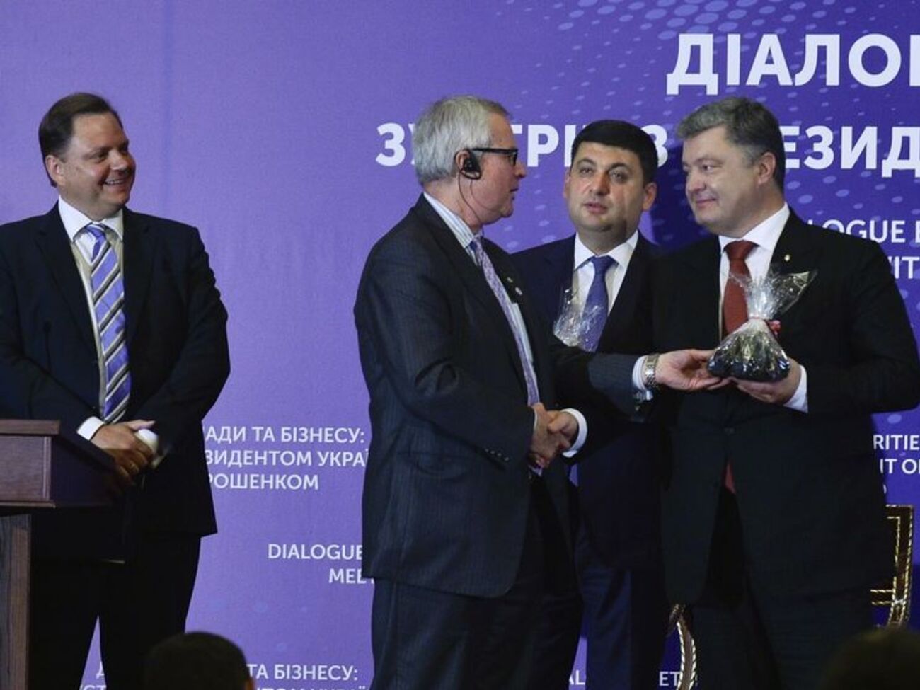 У Порошенко и Гройсмана теперь есть немного угля