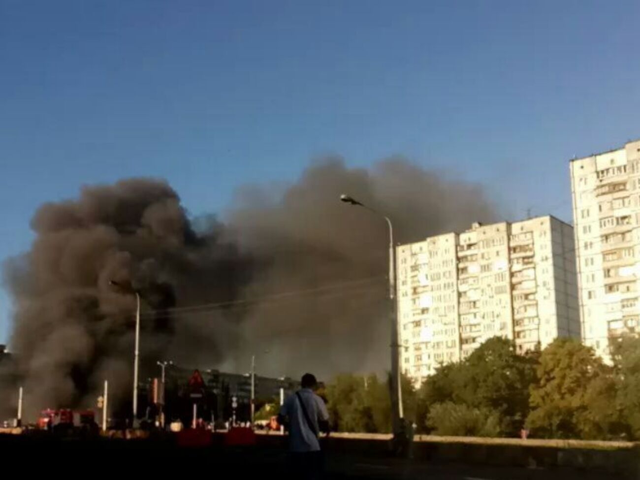Дым от пожара был виден в разных районах Киева