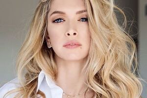 Брежнєва заспівала на фестивалі у РФ