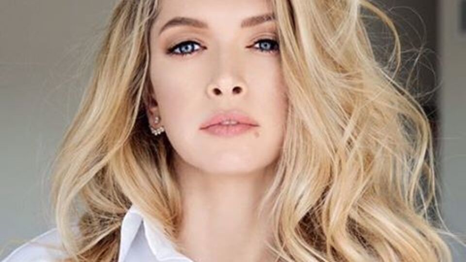 Брежнєва заспівала на фестивалі у РФ