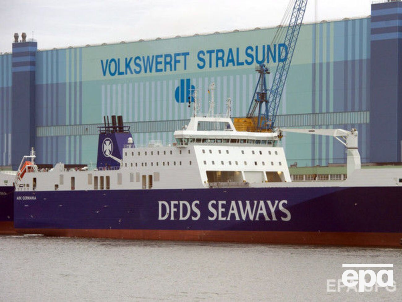 Датский паром, курсирующий между Стамбулом и Одессой, вынужден возить туда-обратно группу африканских мигрантов