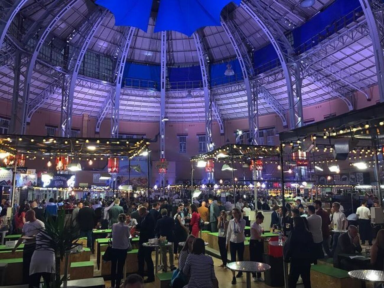 На Бессарабском рынке в Киеве открылся форум YES-2017. Фоторепортаж