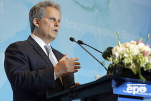 Липтон о земельной реформе: Это не является требованием для следующего пересмотра программы