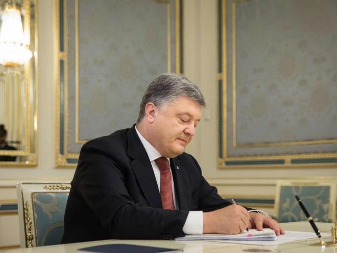 Петр Порошенко внес в ВР проект "Высшее образование Украины"