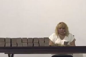 Гроші підраховувало троє жінок