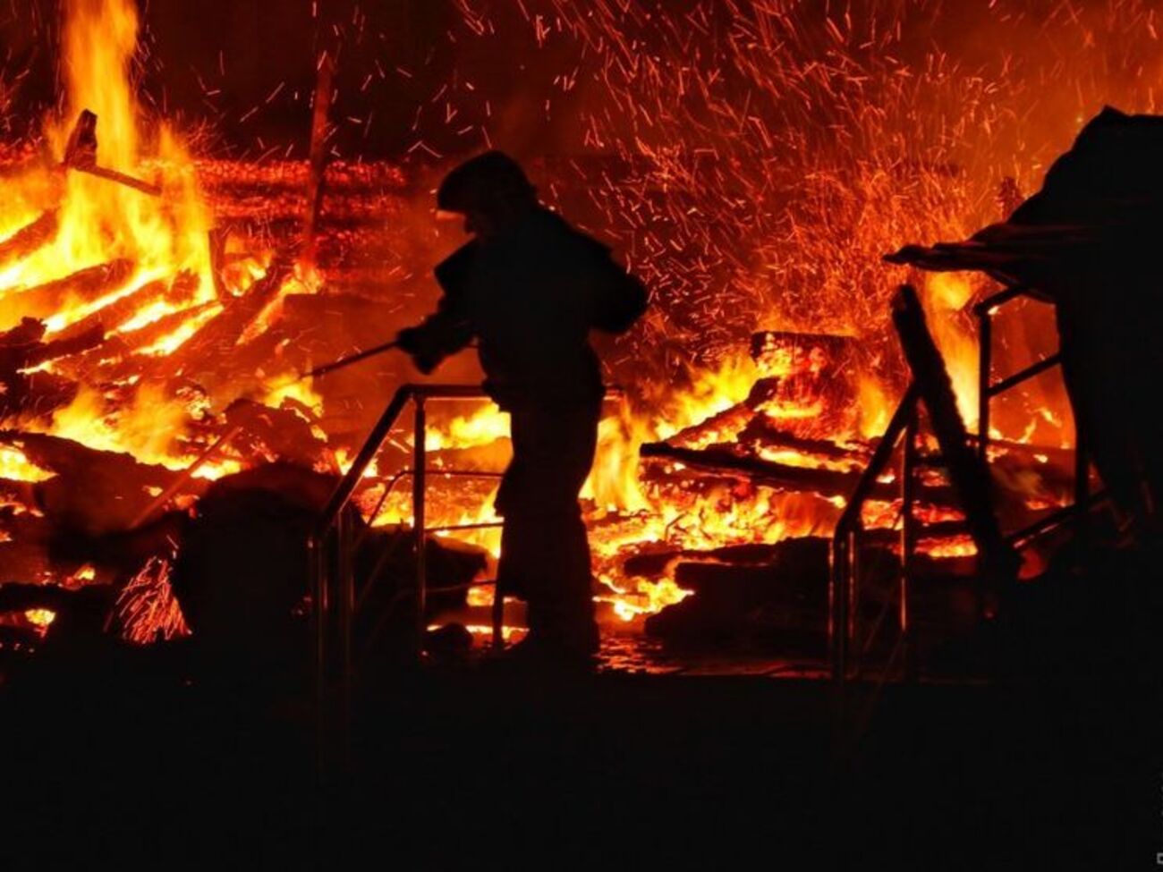 15 августа в 23.30 в детском лагере "Виктория" в Одессе вспыхнул пожар