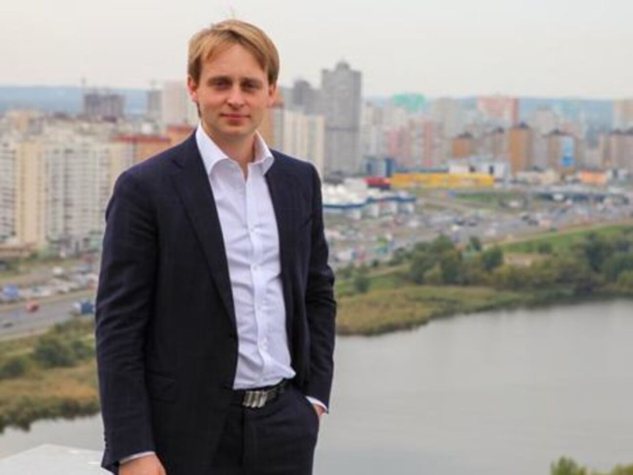 За версією слідства, у 2010&ndash;2011 роках Кримчак організував злочинну схему заволодіння трьома земельними ділянками