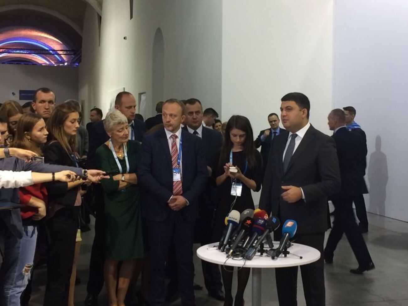 Гройсман: Ми маємо говорити про цінності, про погляди та про реальні справи