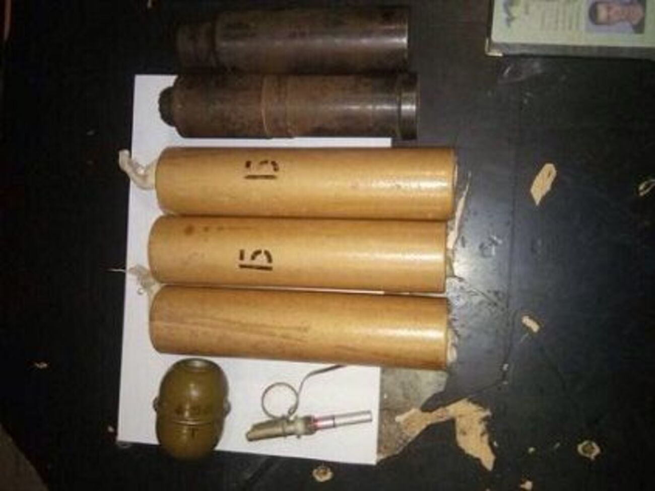 Обнаруженные у мужчины предметы изъяли