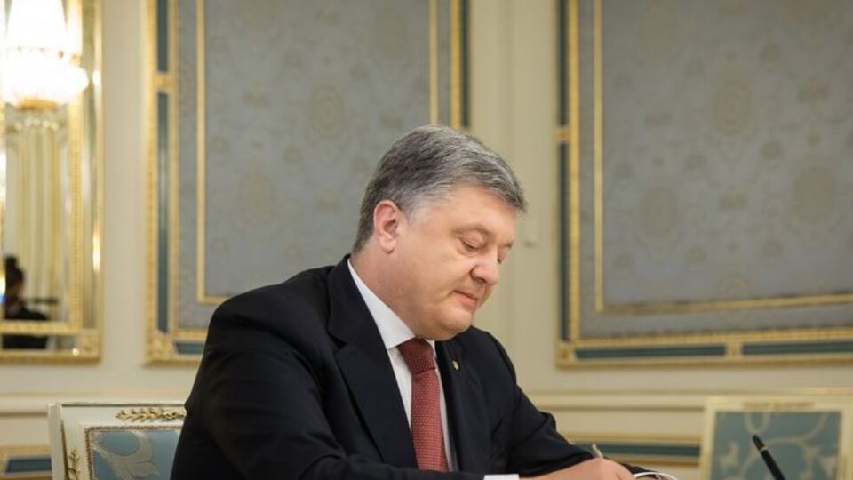 В августе Порошенко назначил стипендии детям трех погибших журналистов