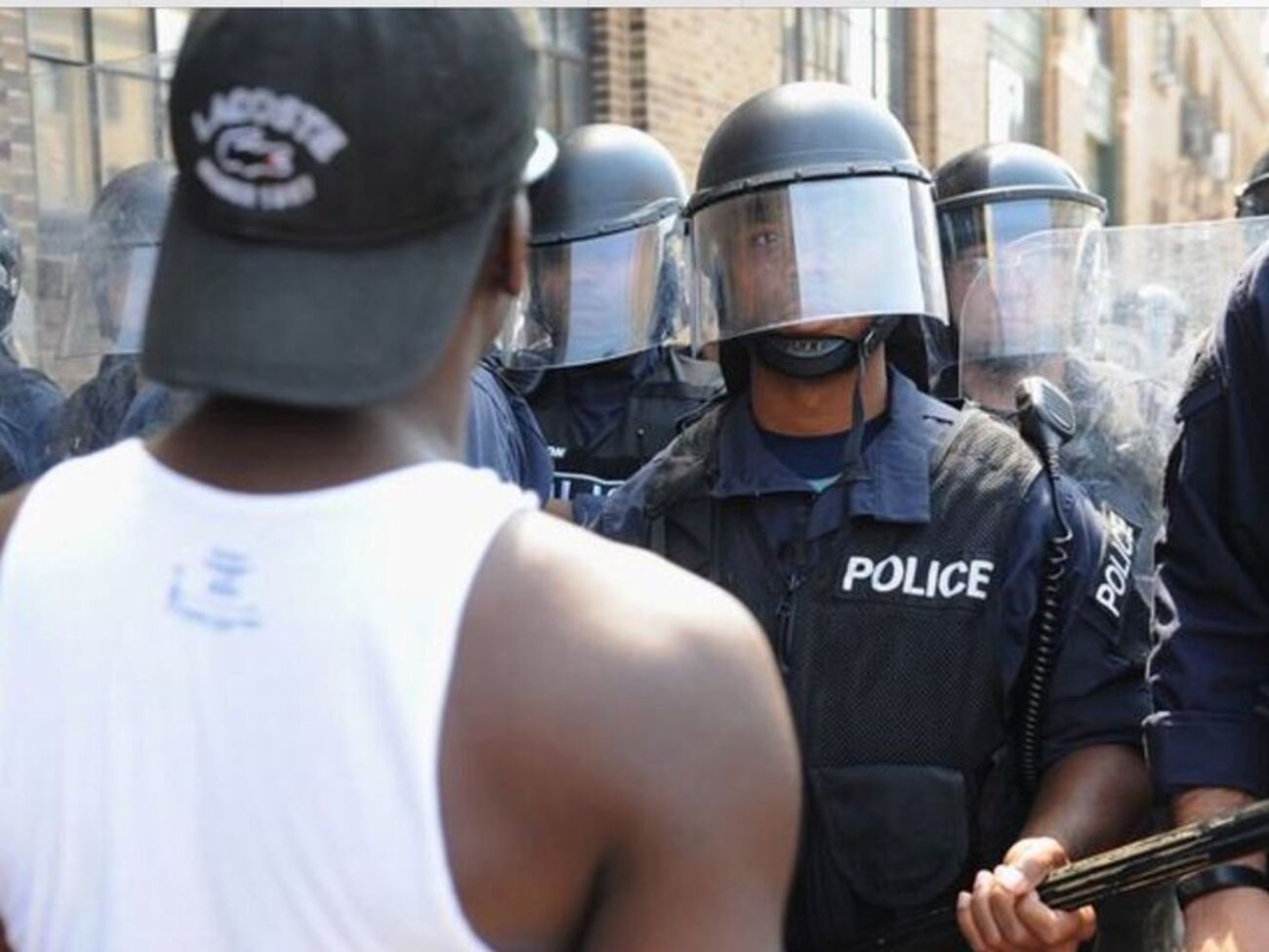 В результате столкновений задержано около 30 человек