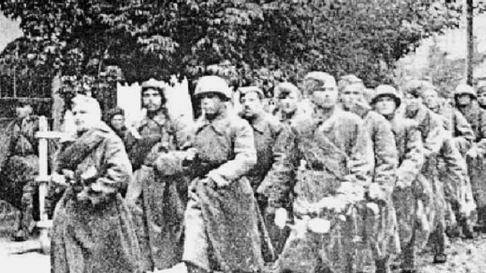 На снимке советские военные в освобожденном Нежине. Сентябрь 1943 года