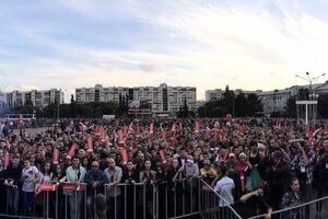 В Омске на митинг Навального пришло несколько тысяч человек