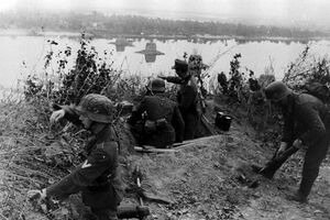 Хорошунова: Чувство такое, что дорабатываем последние оккупационные дни. На снимке немецкая пулеметная точка на правом берегу Днепра